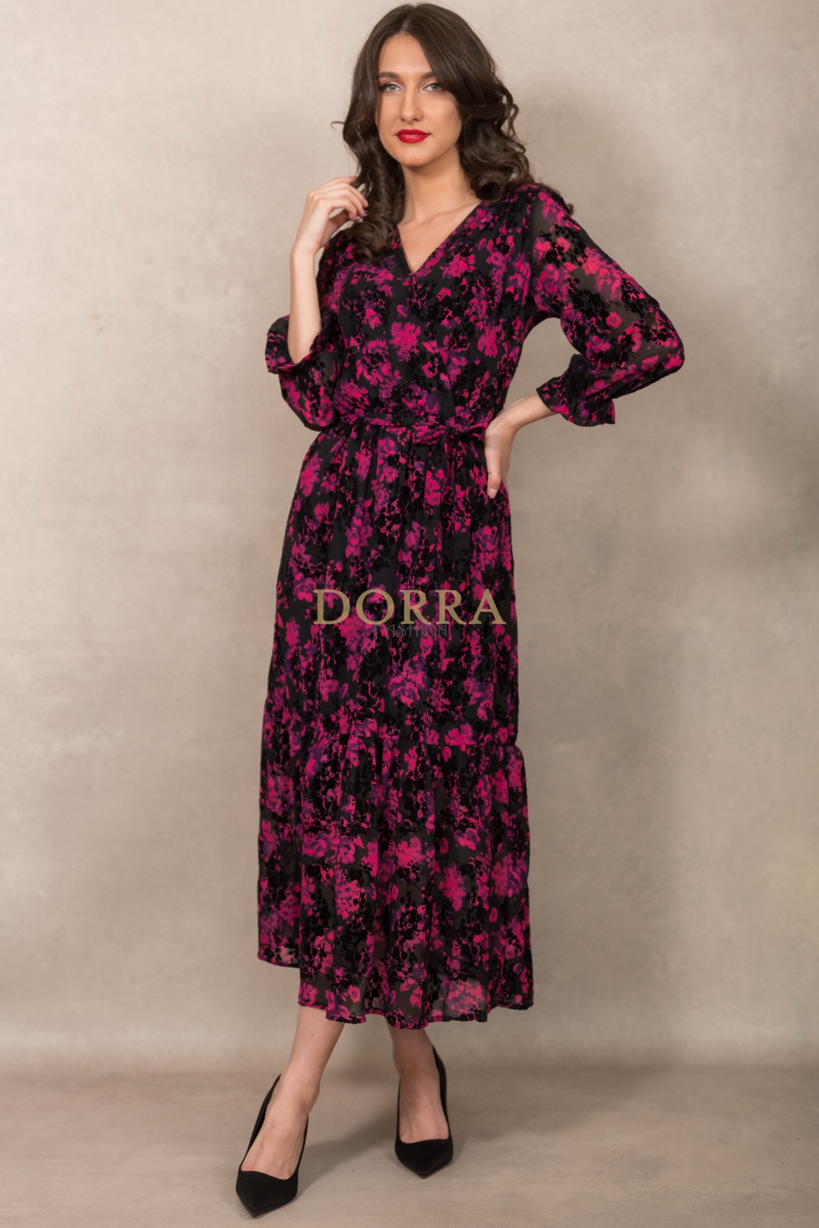 Rochie lungă de ocazie Ozana din voal negru cu flori din catifea
