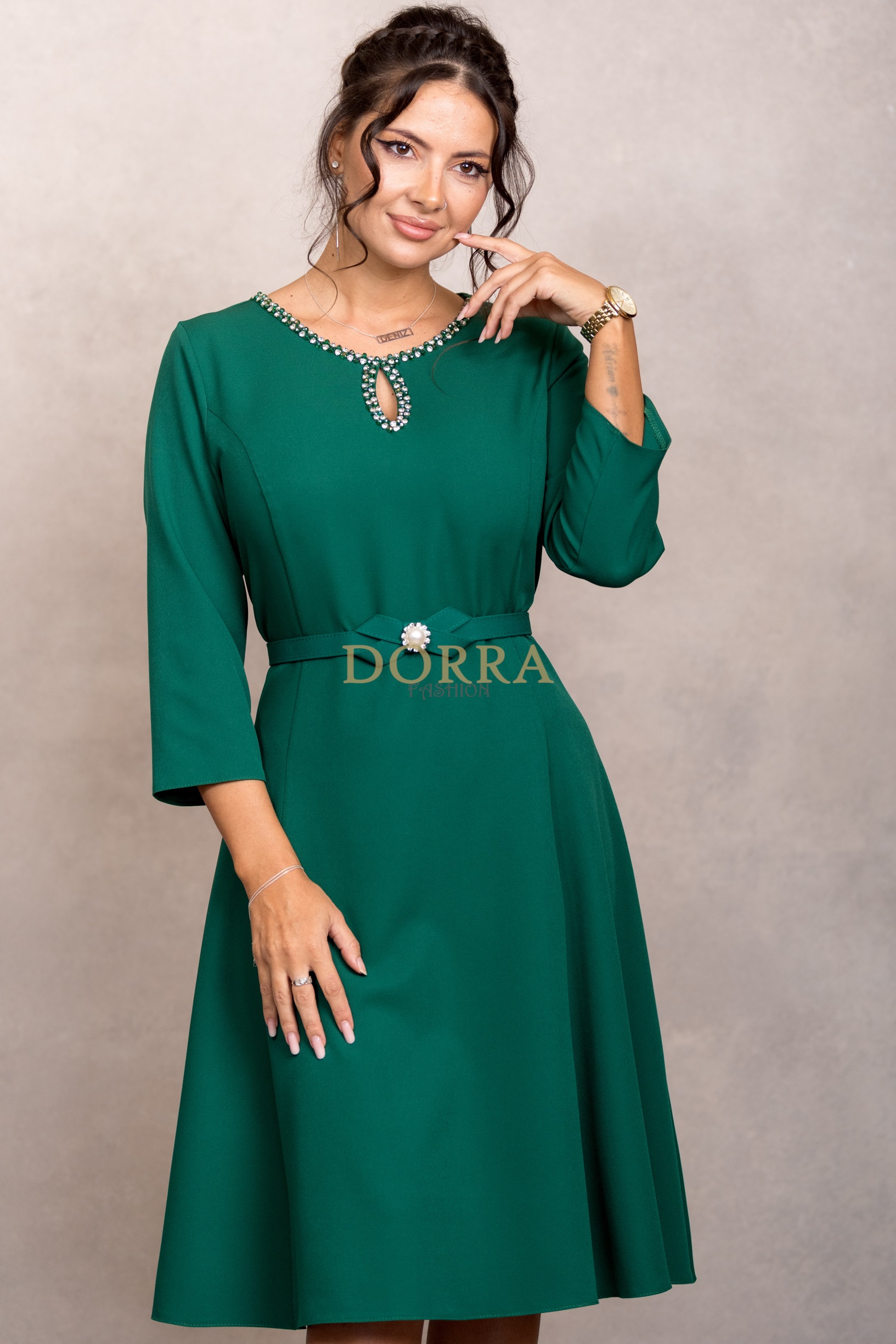 Rochie de ocazie Monicca din stofă verde cu strass-uri la decolteu - imagine 4