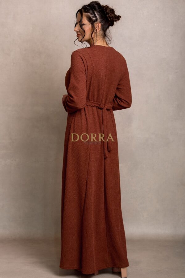 Rochie lungă Medina din tricot cărămiziu cu nasturi și cordon - imagine 2
