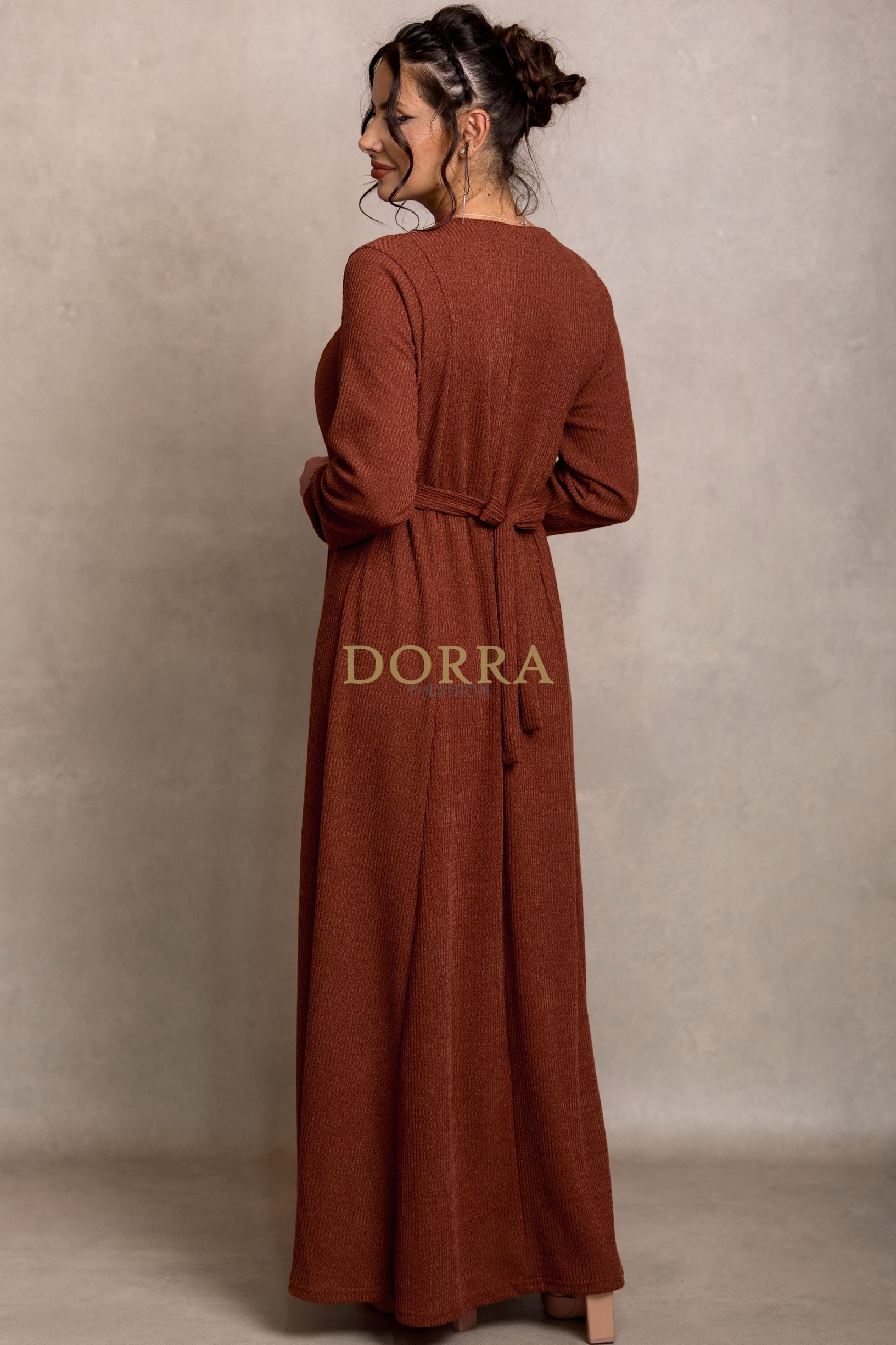 Rochie lungă Medina din tricot cărămiziu cu nasturi și cordon - imagine 2
