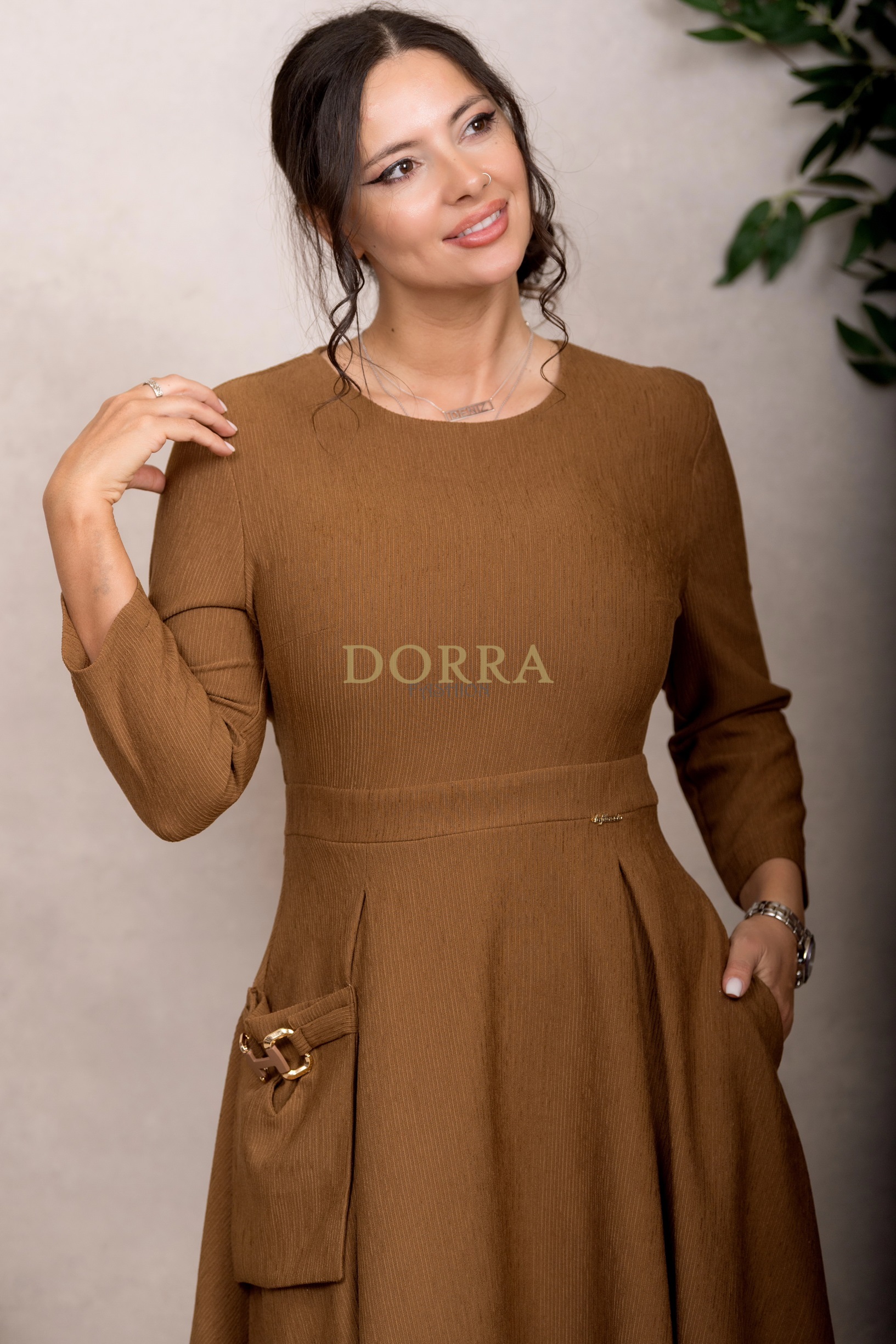 Rochie midi Sabrina din catifea reiată maro-cognac cu buzunar aplicat - imagine 4