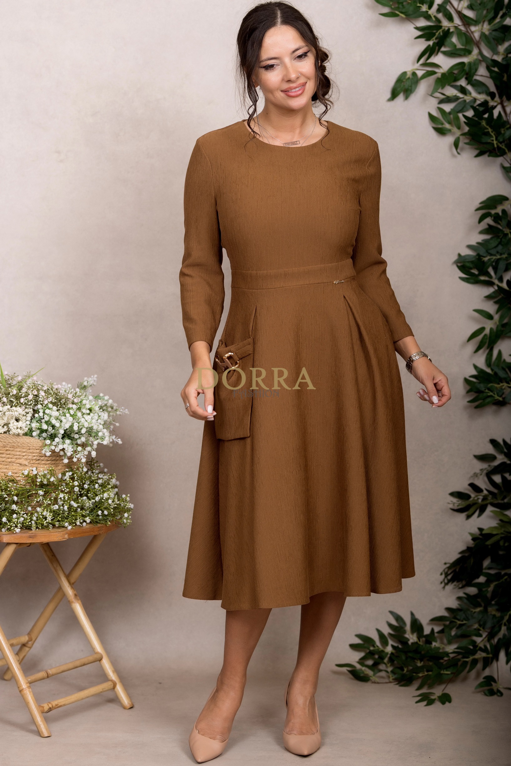 Rochie midi Sabrina din catifea reiată maro-cognac cu buzunar aplicat - imagine 9