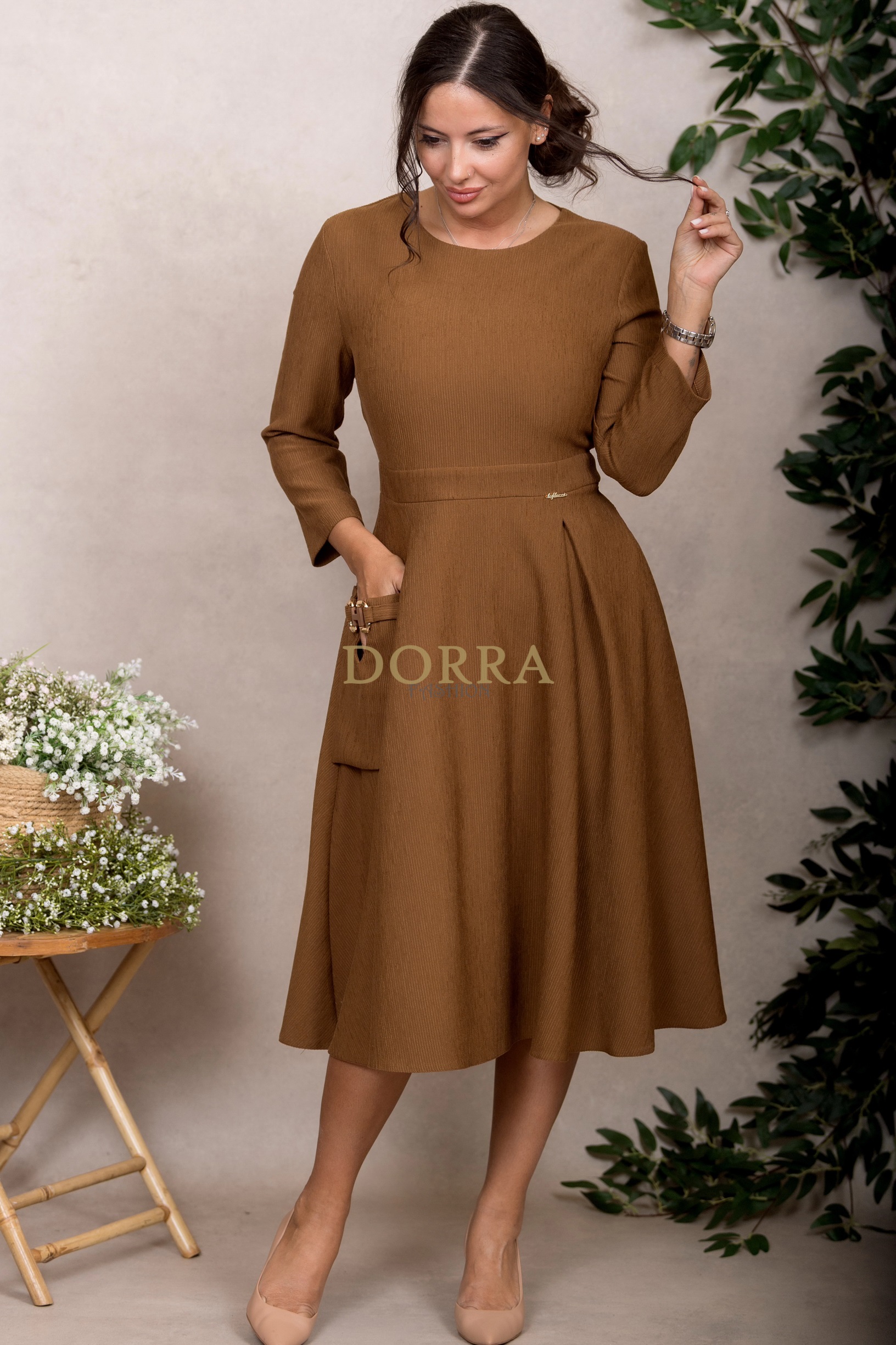 Rochie midi Sabrina din catifea reiată maro-cognac cu buzunar aplicat - imagine 6