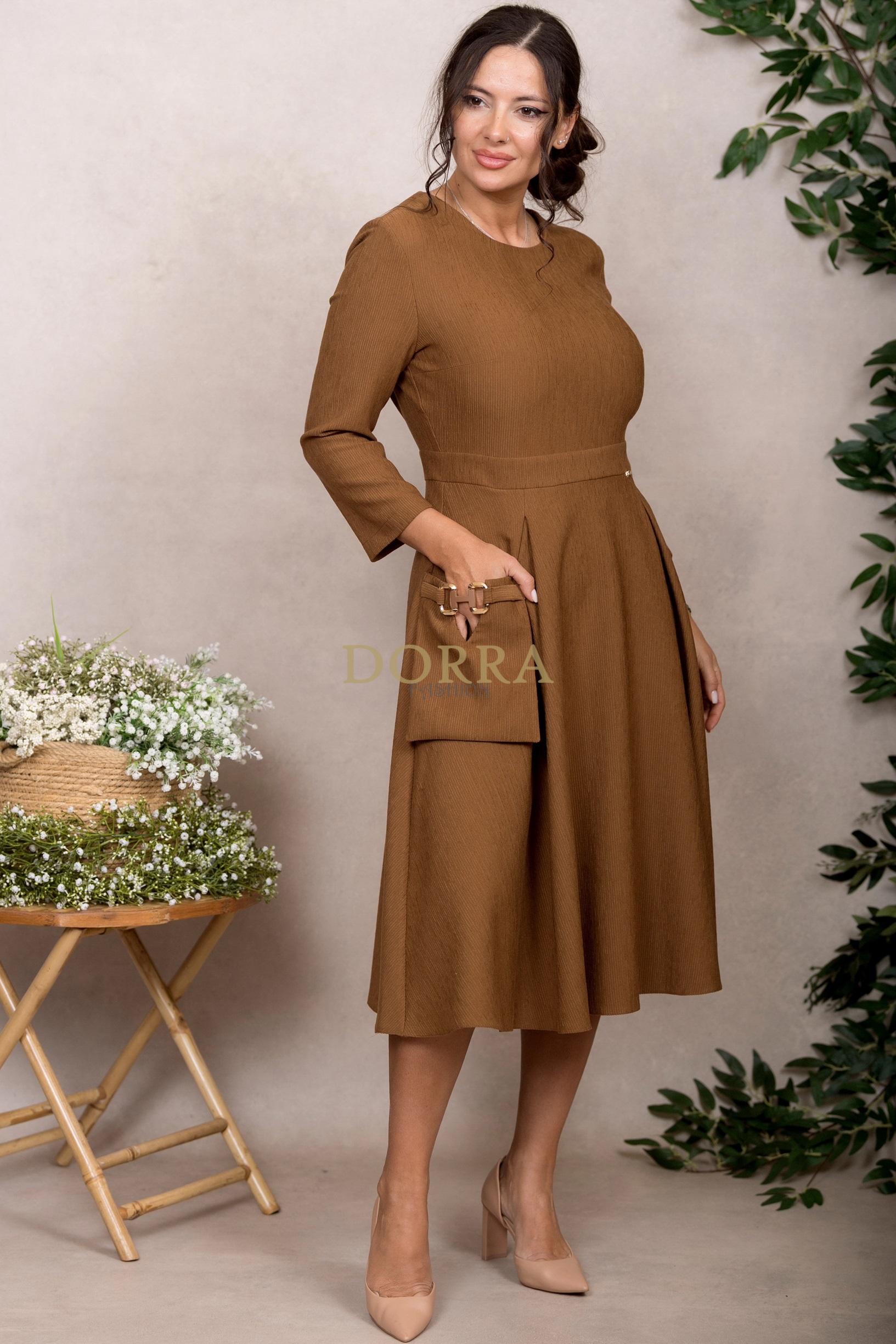Rochie midi Sabrina din catifea reiată maro-cognac cu buzunar aplicat - imagine 5