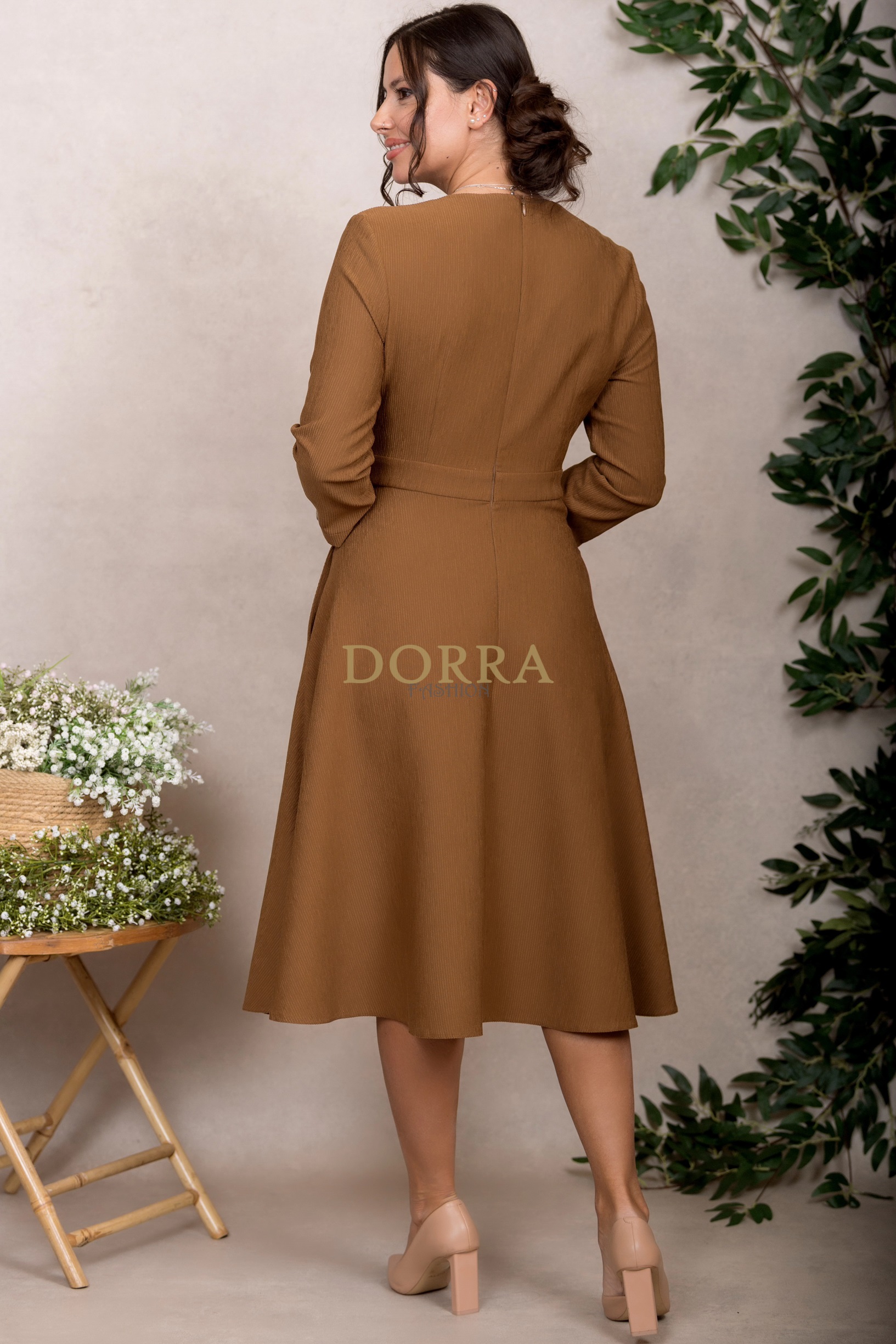 Rochie midi Sabrina din catifea reiată maro-cognac cu buzunar aplicat - imagine 2