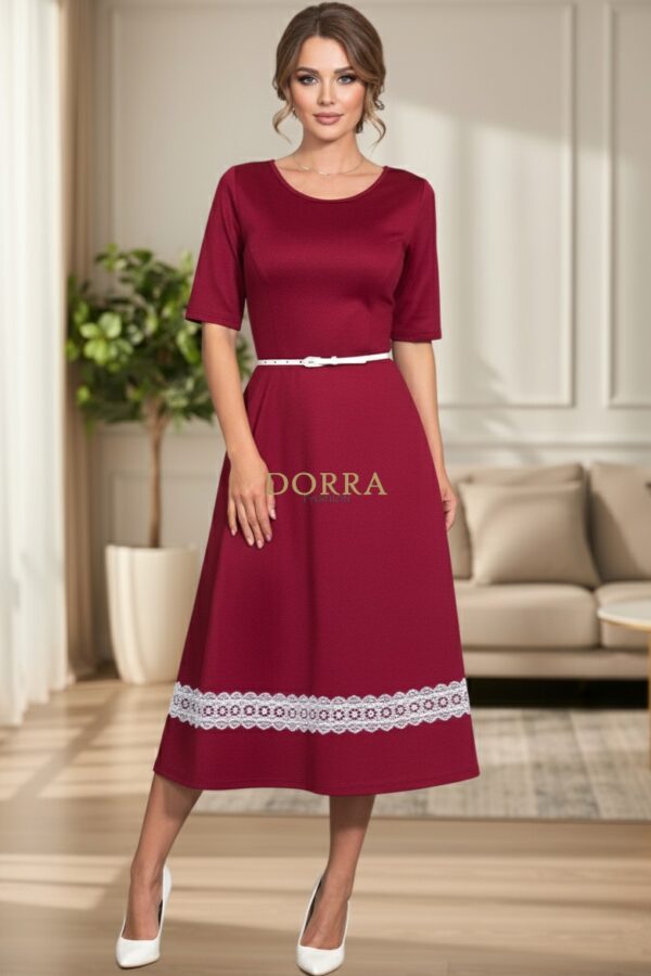 Rochie Amalya din jerse de bumbac grena cu dantelă și curea - poză frontală