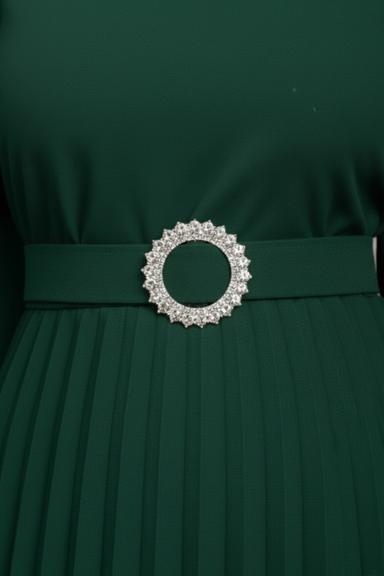 Rochie de ocazie Edith din stofă verde cu mâneci din tull brodat și fustă plisată - poză frontală