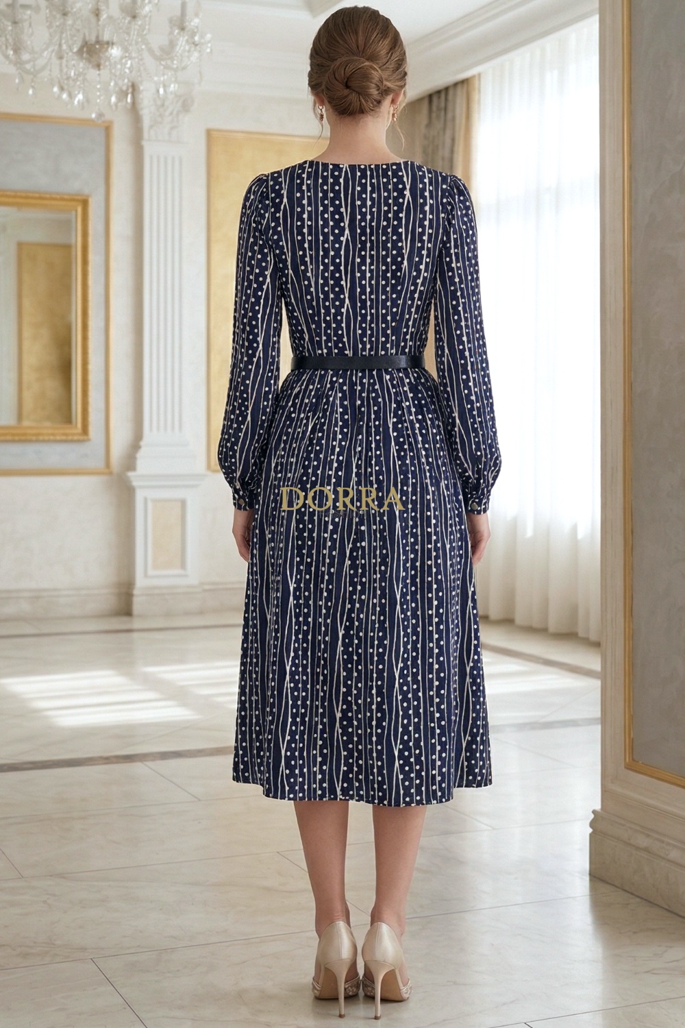 Rochie Illusion din tripluvoal bleumarin cu buline și decolteu pătrat - spate