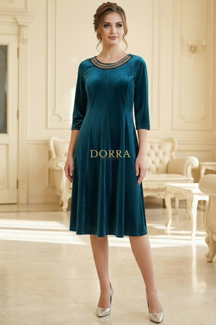 Rochie de ocazie Medeea din catifea turquoise cu aplicație la decolteu - poză frontală