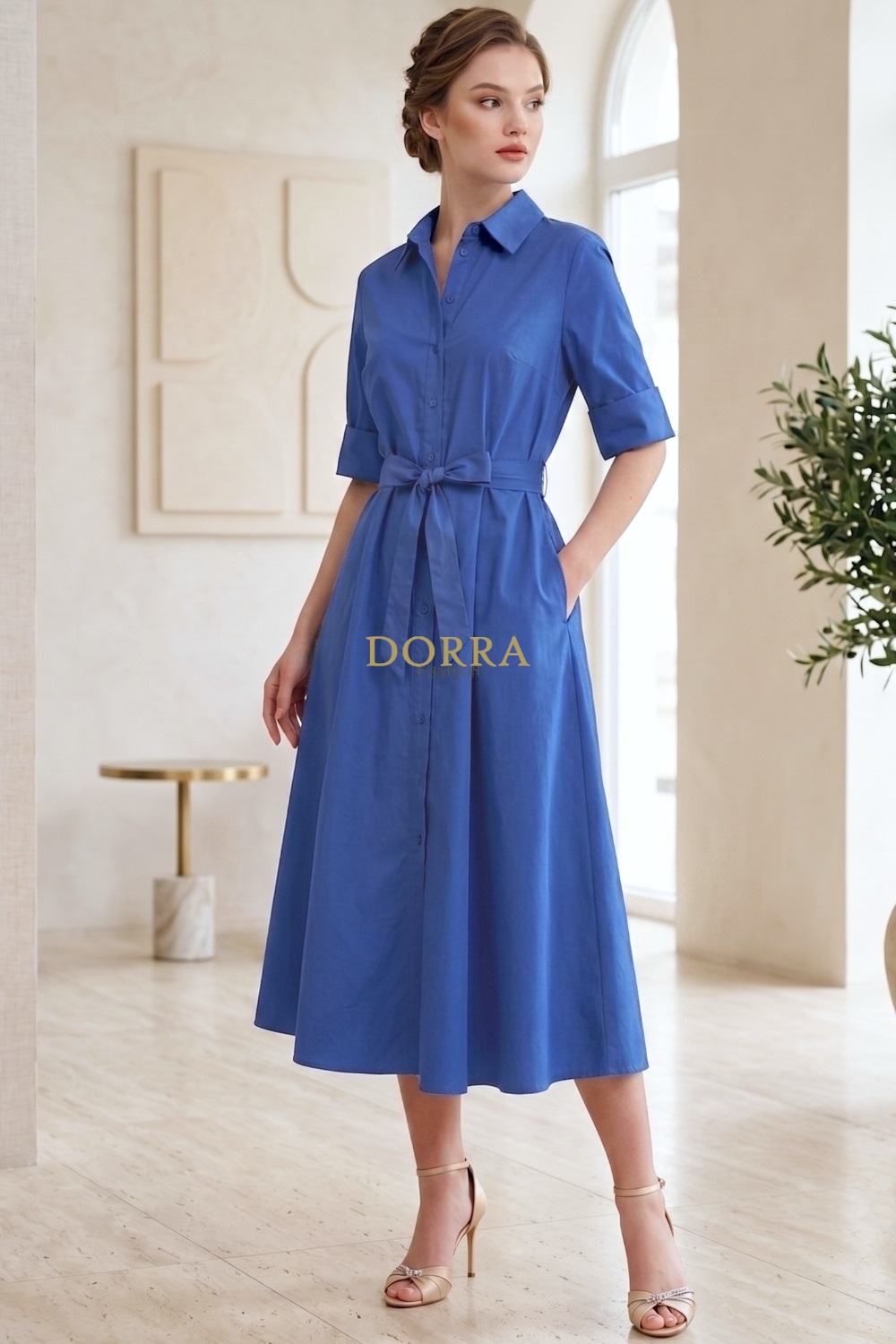 Rochie midi Paula din bumbac albastru cu nasturi și cordon - poză frontală