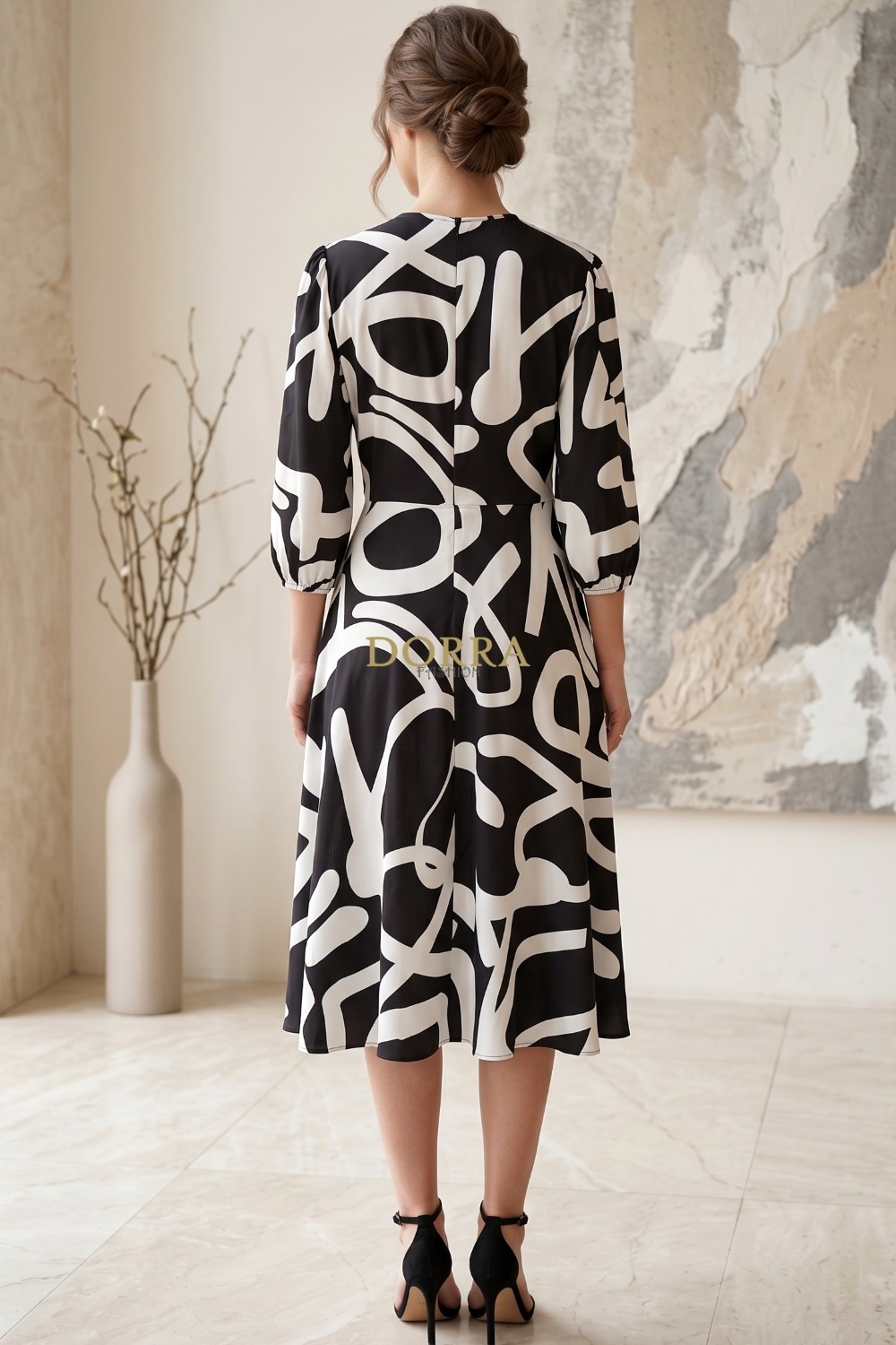 Rochie măsuri mari Minerva din satin alb-negru cu imprimeu abstract - spate