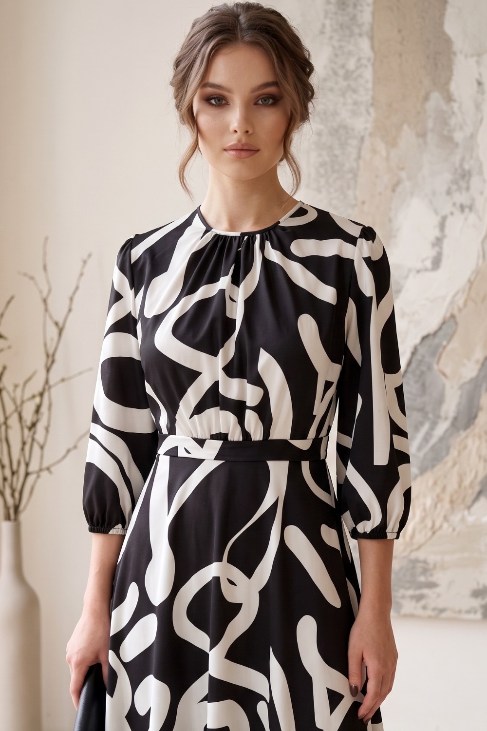 Rochie măsuri mari Minerva din satin alb-negru cu imprimeu abstract - detaliu