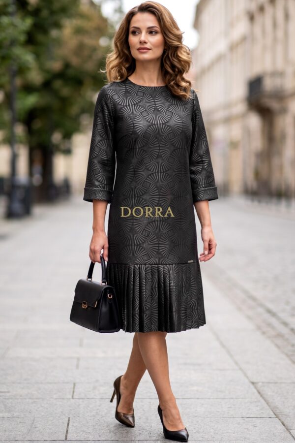 Rochie de ocazie Patty din stofă neagră cu imprimeu metalizat și volan plisat